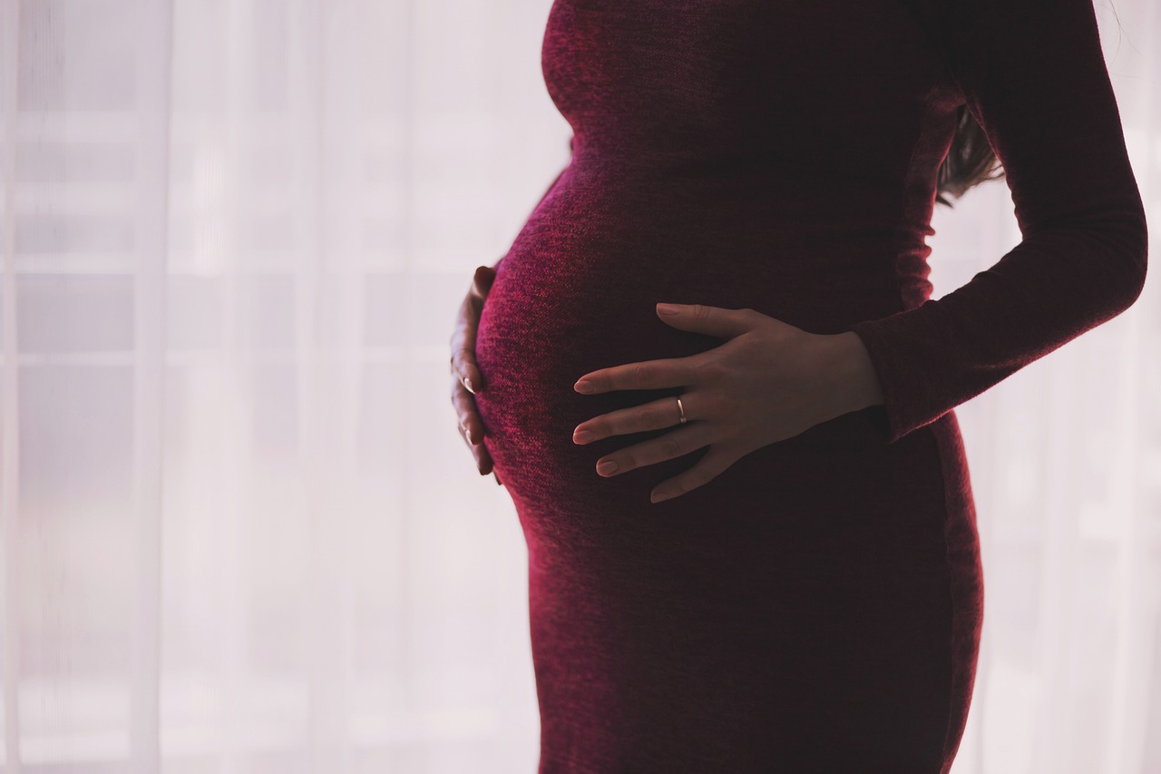 顔の脂肪吸引は妊娠や授乳中に行っても大丈夫なのか禁忌は？
