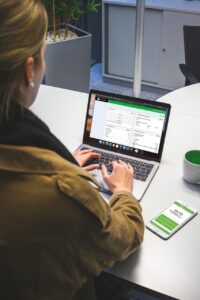 顔脂肪吸引を受けた翌日の出勤は本当に可能なのか？