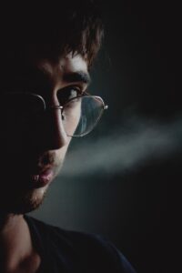 顔の脂肪吸引にタバコはどのような影響を与えるのか？