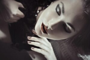 顔脂肪吸引後のメイク再開はいつから可能ですか？