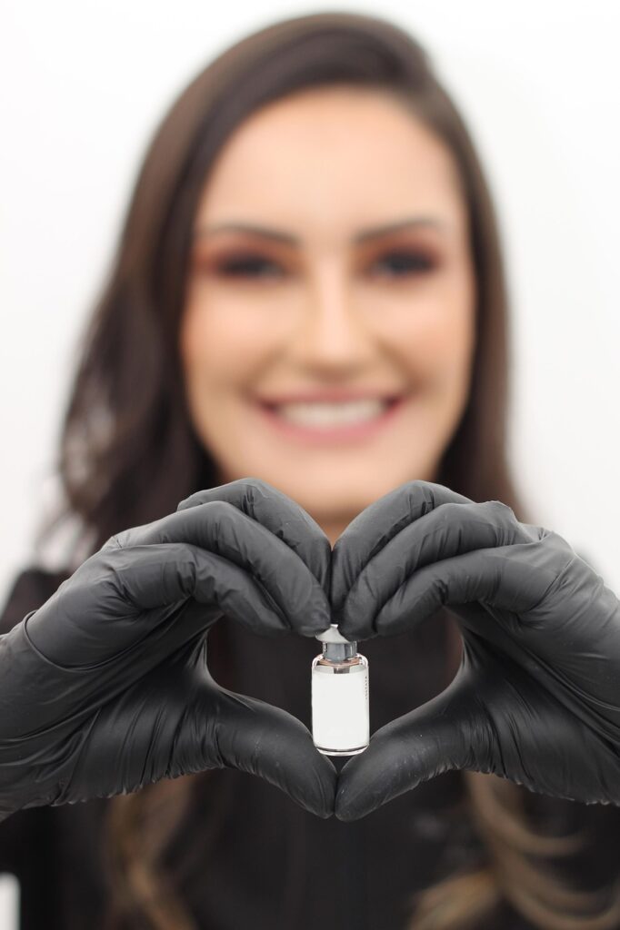 顔脂肪吸引の美容外科と皮膚科の違いは何ですか？